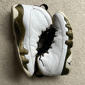 Retro Jordan 9 “statue”